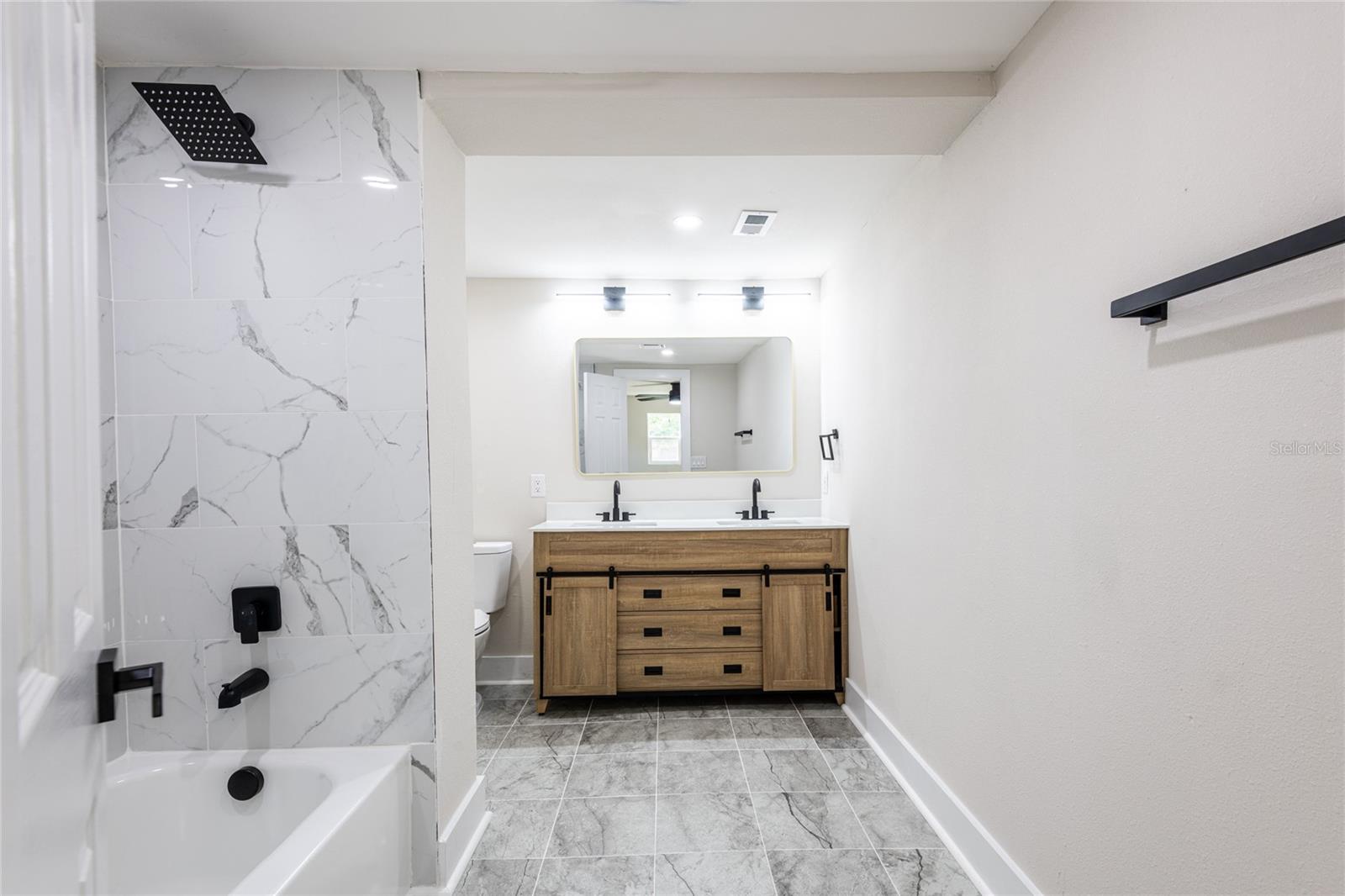 Image 18 of 35 For 2516 Kirby Street