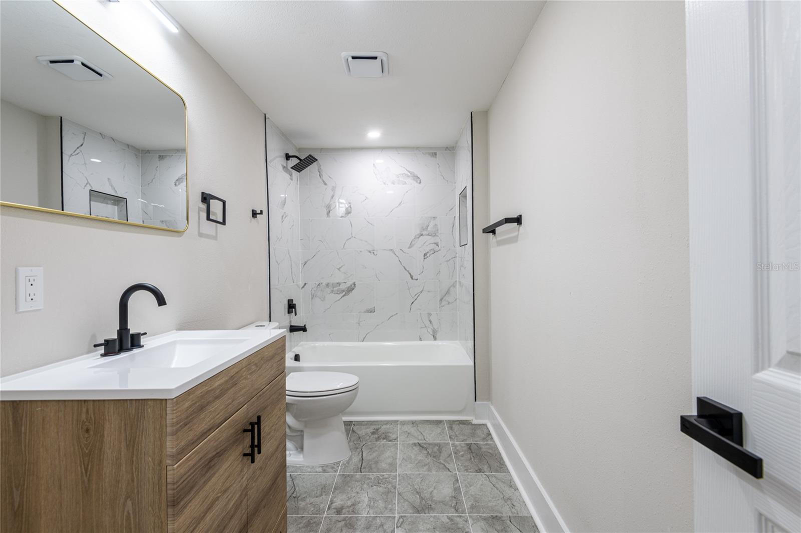 Image 22 of 35 For 2516 Kirby Street