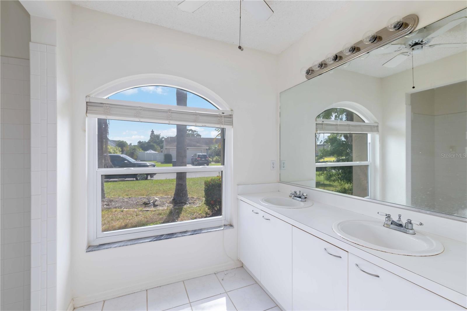 Image 24 of 30 For 4513 Dover Street Circle E