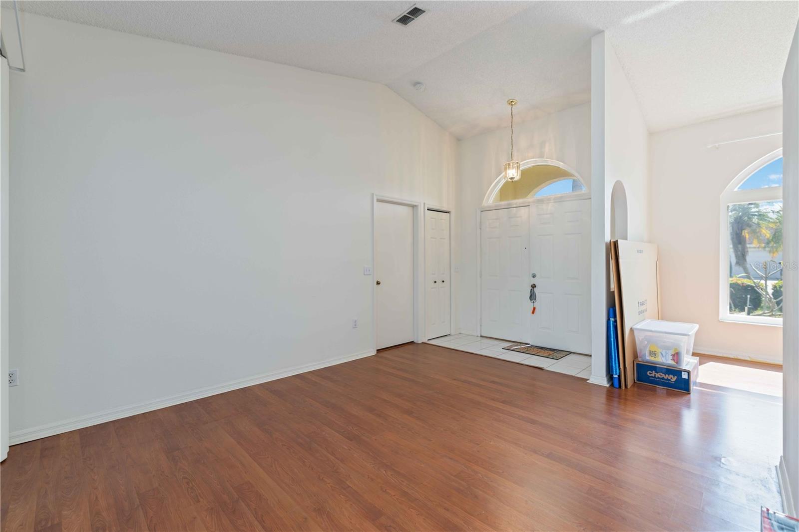 Image 7 of 30 For 4513 Dover Street Circle E