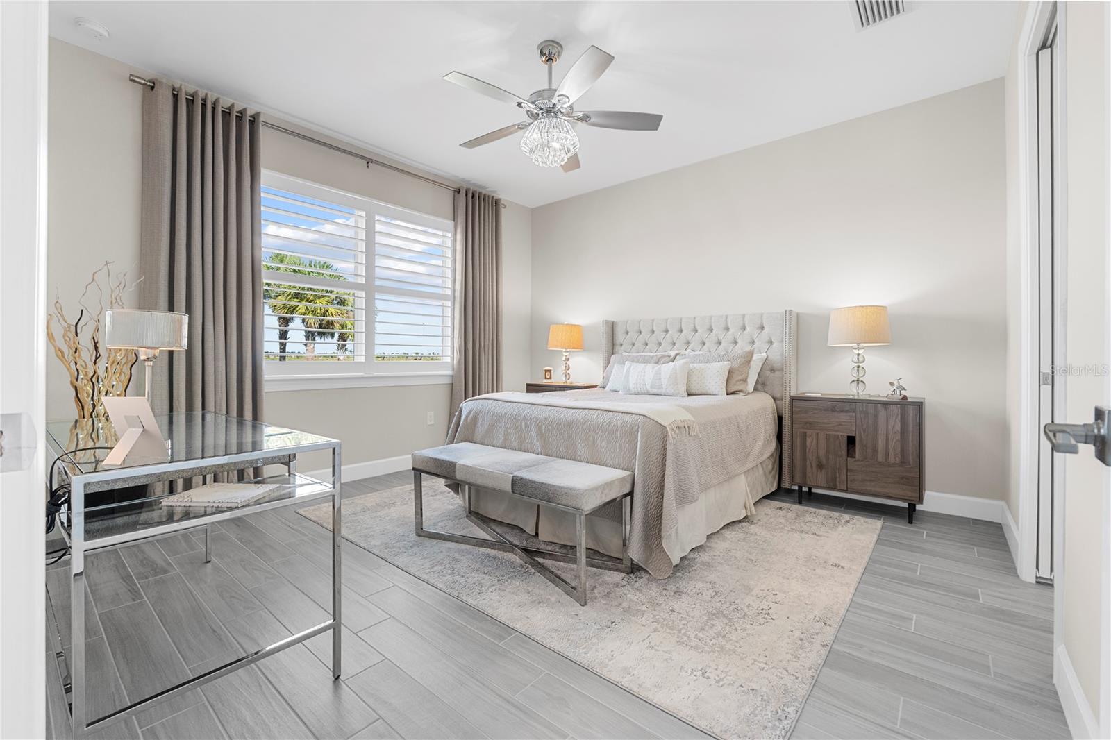 Image 21 of 73 For 42363 Edgewater Drive