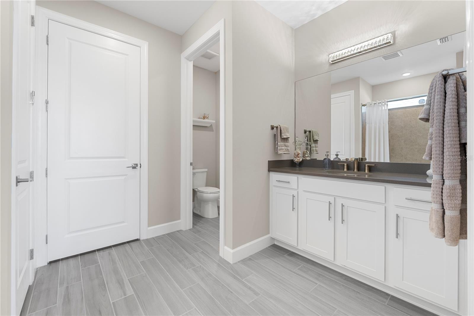 Image 23 of 73 For 42363 Edgewater Drive