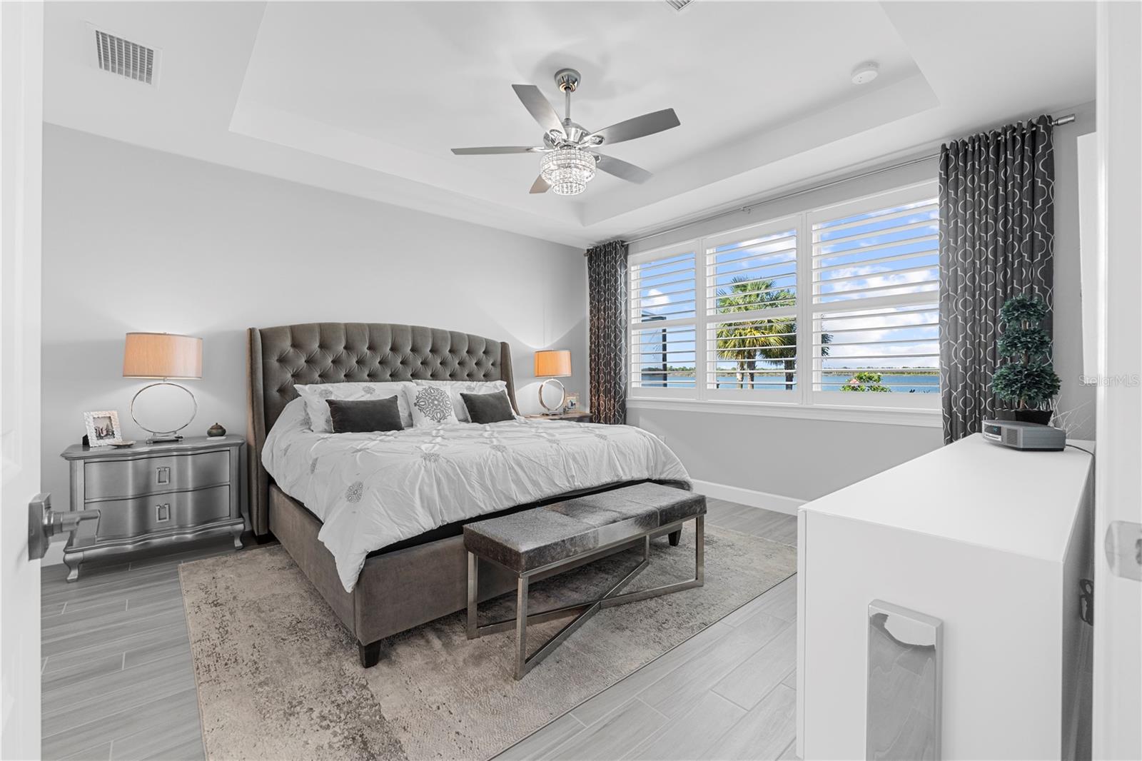 Image 25 of 73 For 42363 Edgewater Drive