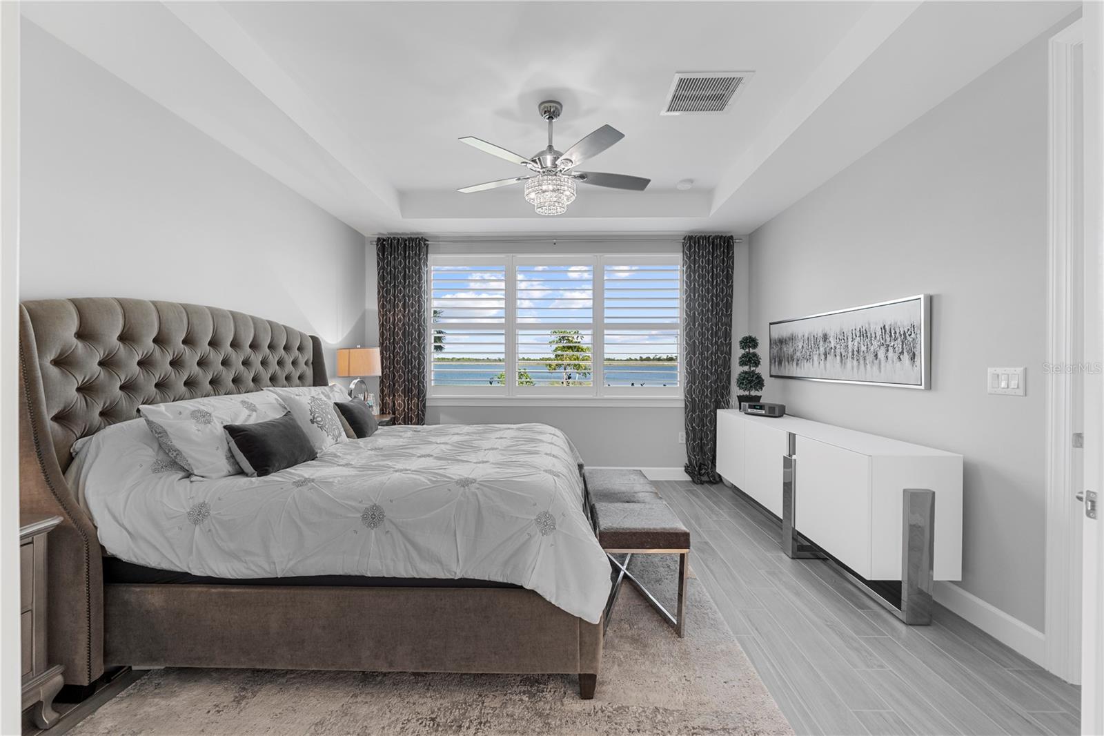 Image 26 of 73 For 42363 Edgewater Drive