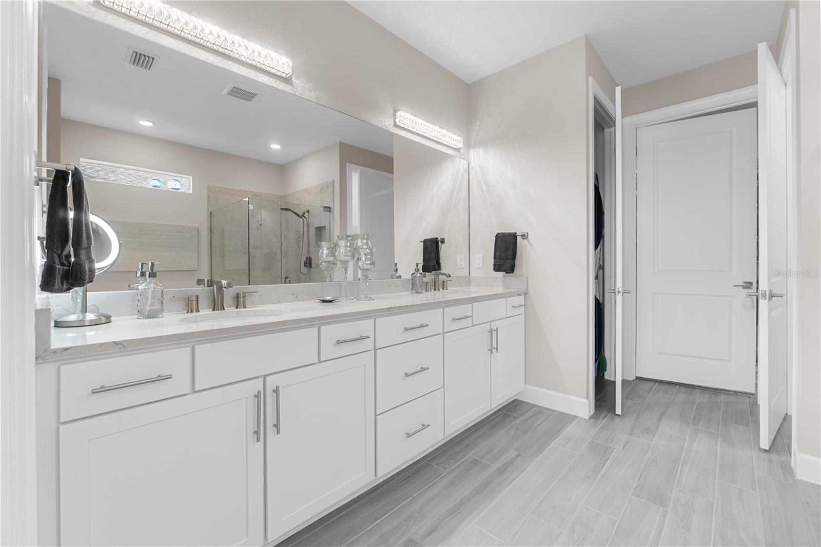 Image 27 of 73 For 42363 Edgewater Drive