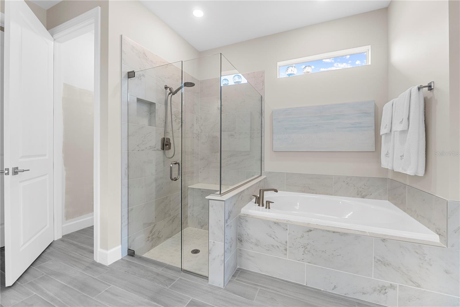 Image 28 of 73 For 42363 Edgewater Drive