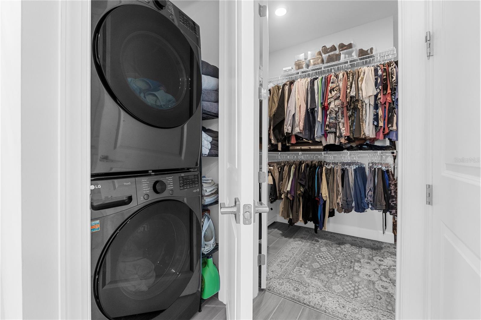 Image 29 of 73 For 42363 Edgewater Drive