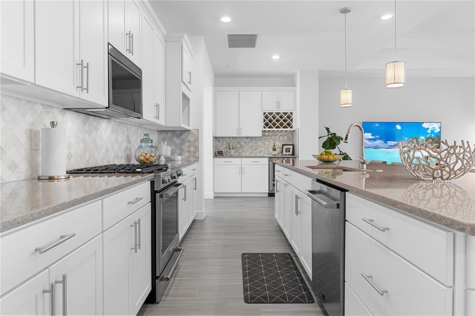 Image 9 of 73 For 42363 Edgewater Drive