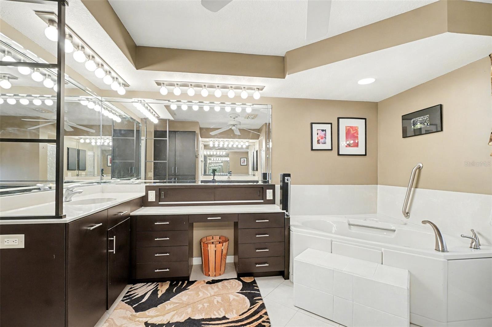 Image 18 of 32 For 100 Colony Point Drive