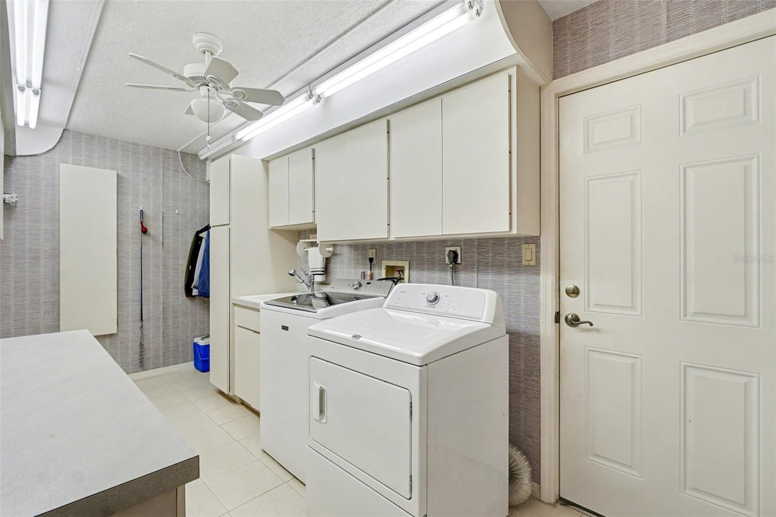 Image 25 of 32 For 100 Colony Point Drive