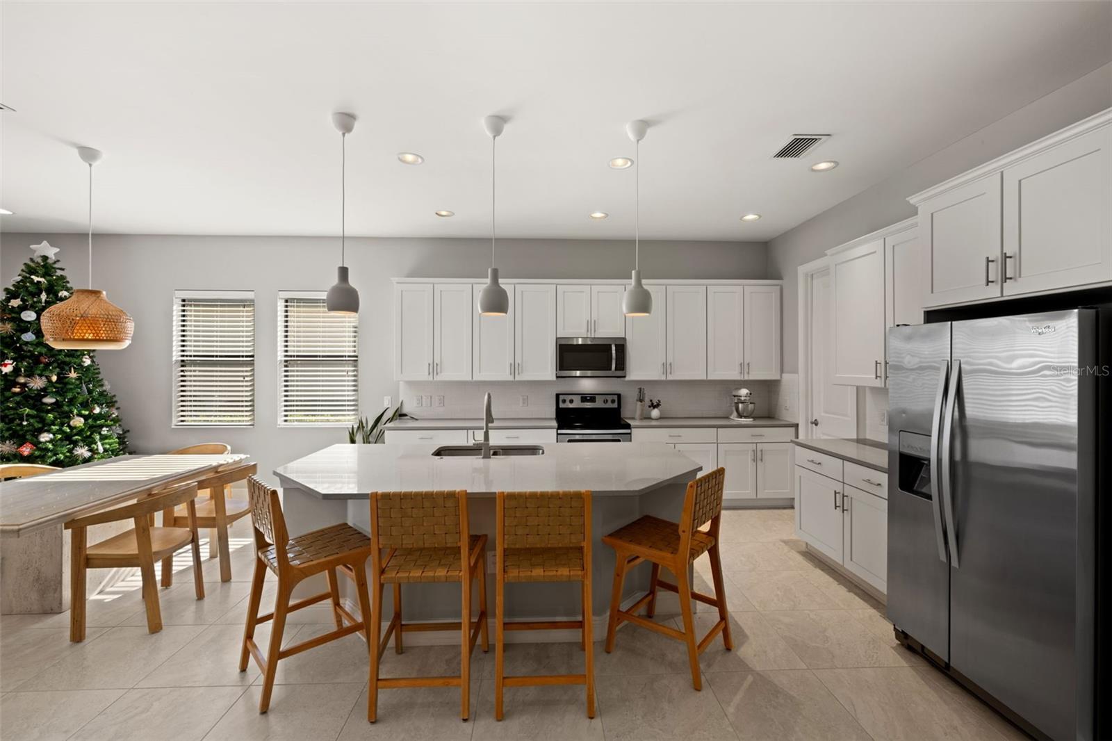 Image 11 of 72 For 10661 Essex Square Boulevard