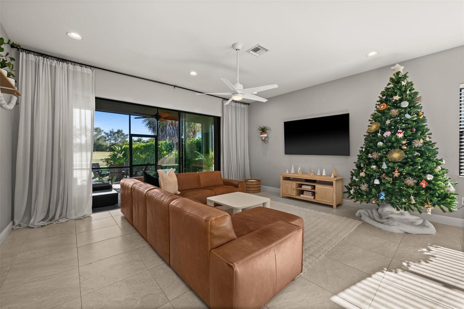 Image 14 of 72 For 10661 Essex Square Boulevard