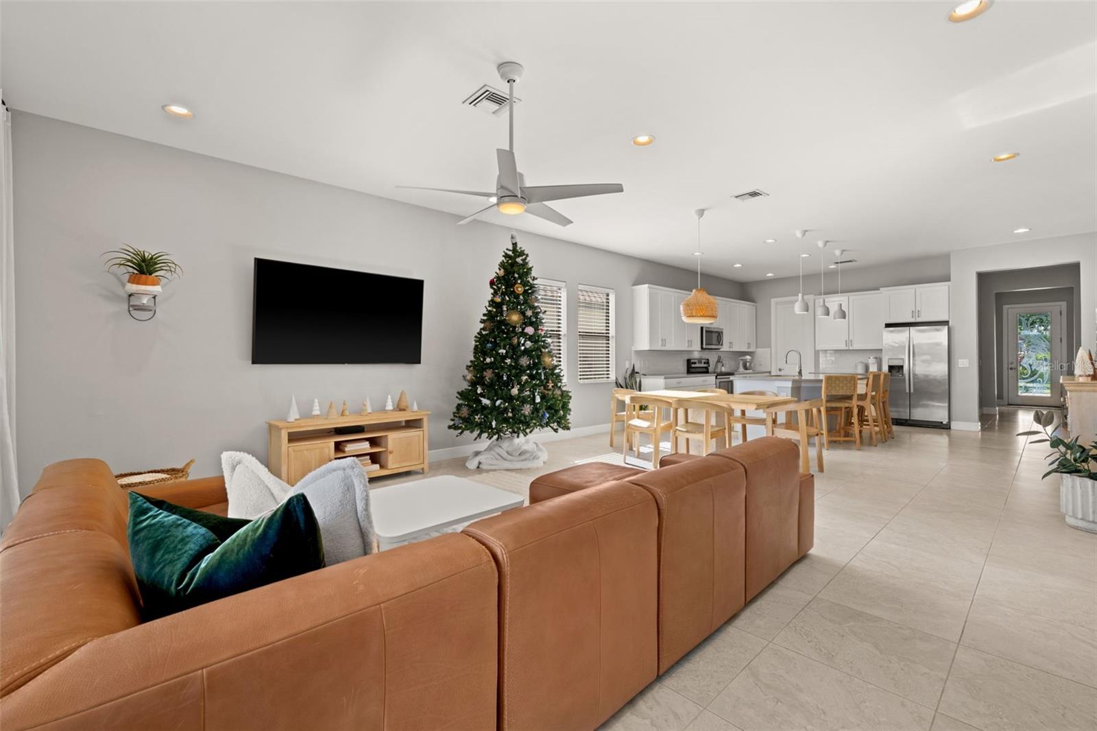 Image 17 of 72 For 10661 Essex Square Boulevard