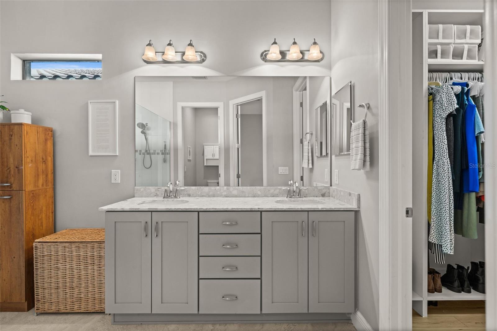 Image 19 of 72 For 10661 Essex Square Boulevard