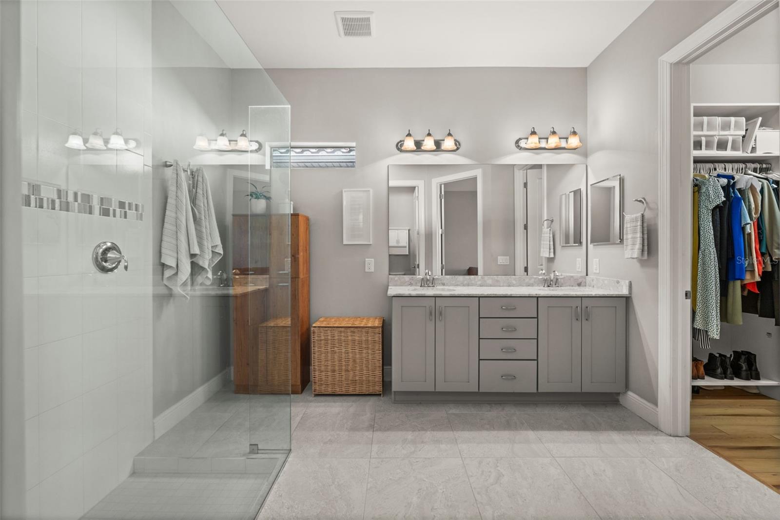 Image 20 of 72 For 10661 Essex Square Boulevard