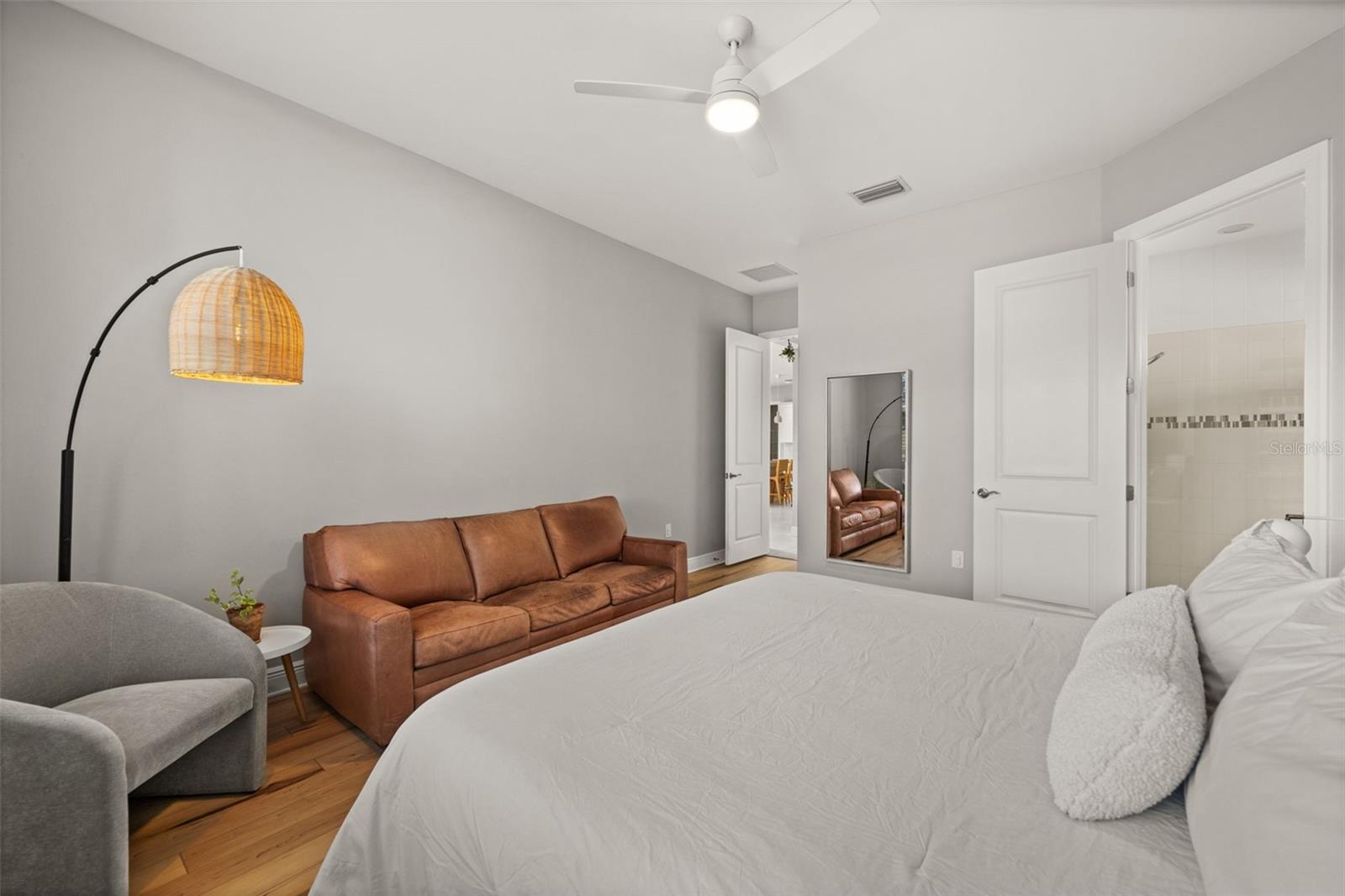 Image 25 of 72 For 10661 Essex Square Boulevard