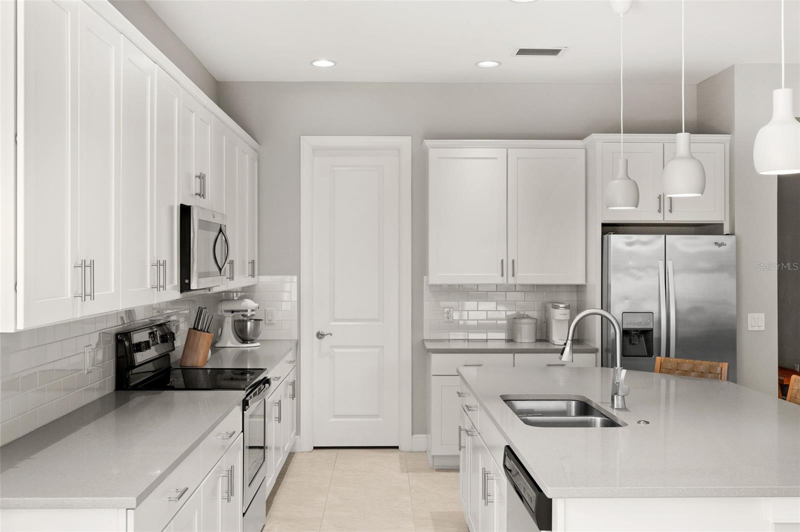 Image 4 of 72 For 10661 Essex Square Boulevard