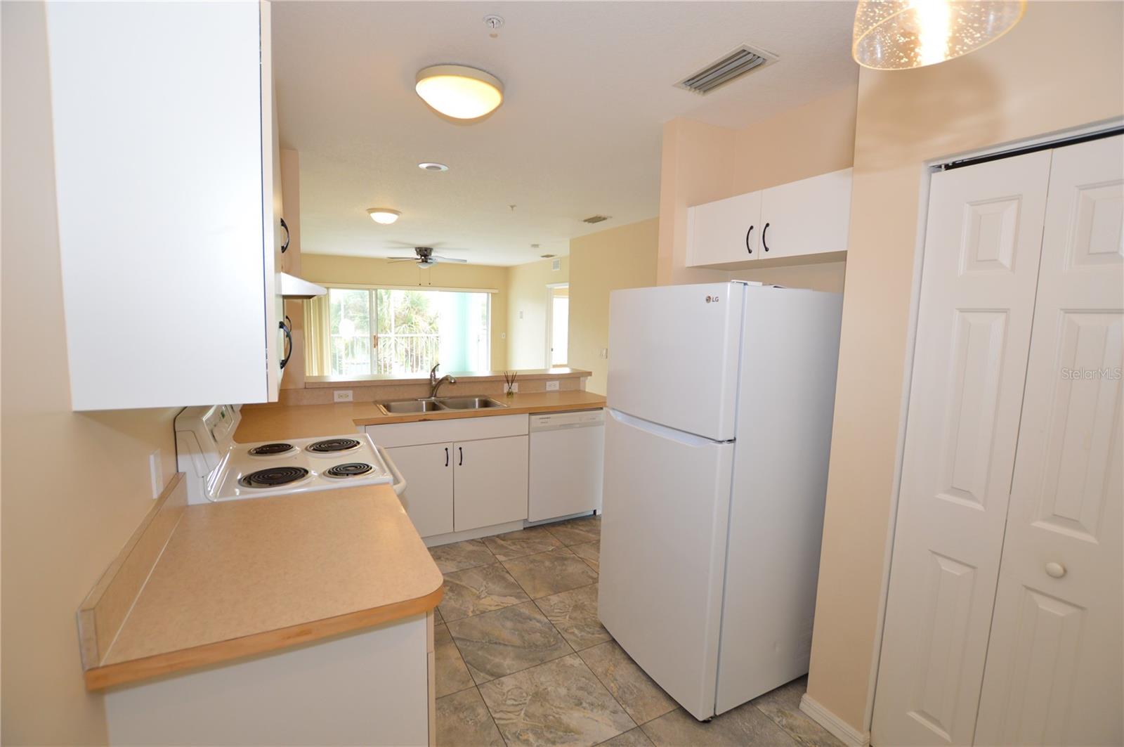 Image 12 of 31 For 19385 Water Oak Drive 203