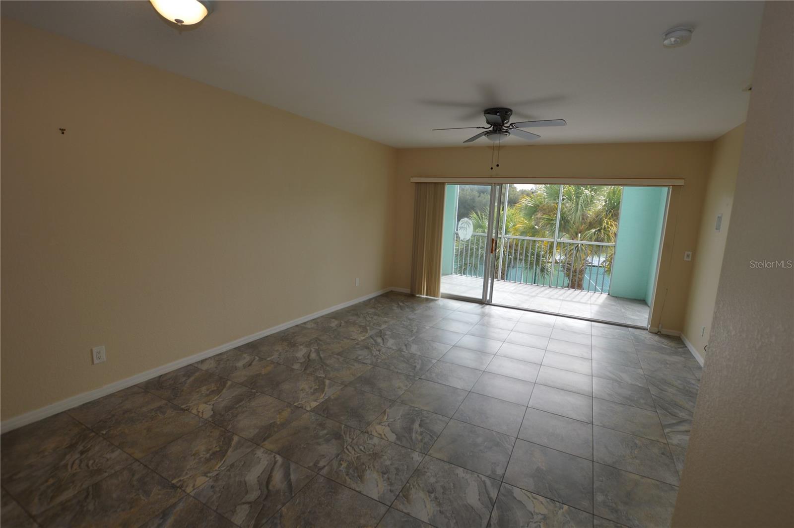 Image 6 of 31 For 19385 Water Oak Drive 203