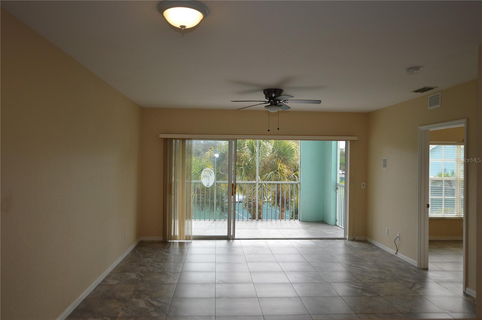 Image 7 of 31 For 19385 Water Oak Drive 203