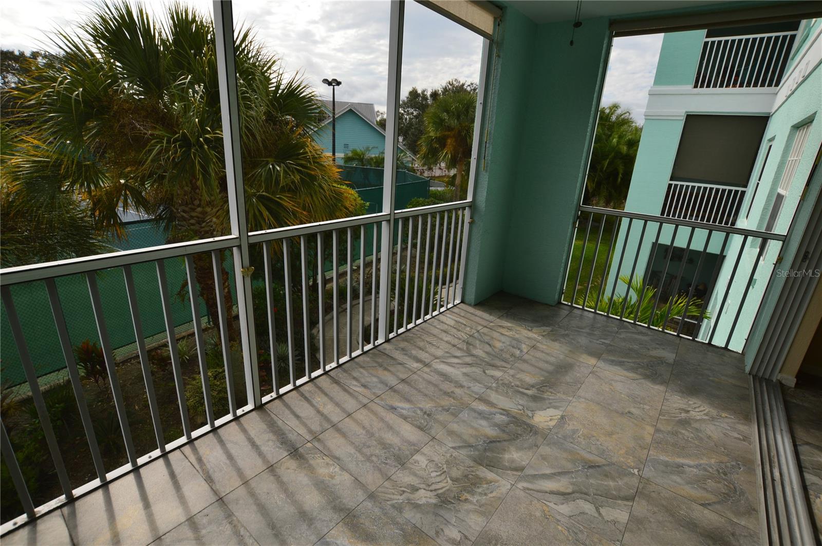 Image 9 of 31 For 19385 Water Oak Drive 203