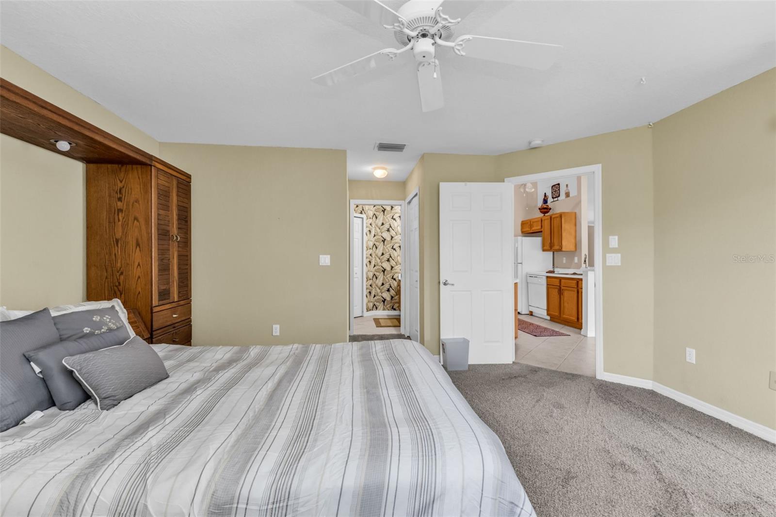 Image 25 of 42 For 13412 Pembroke Circle N