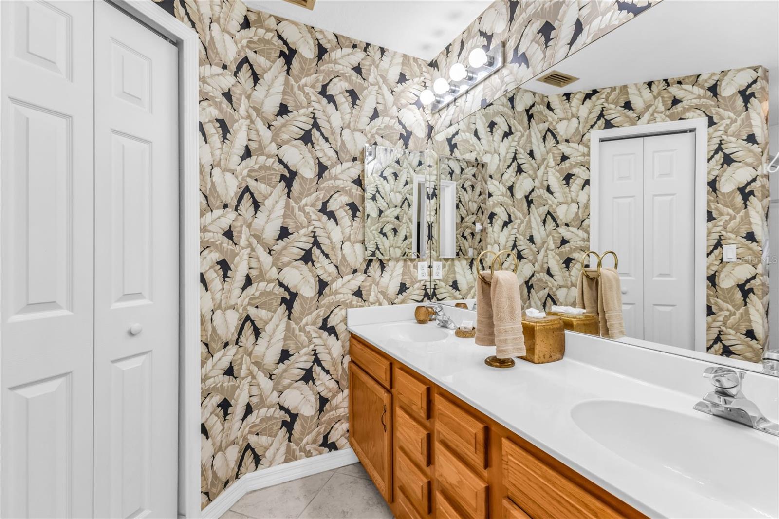 Image 26 of 42 For 13412 Pembroke Circle N