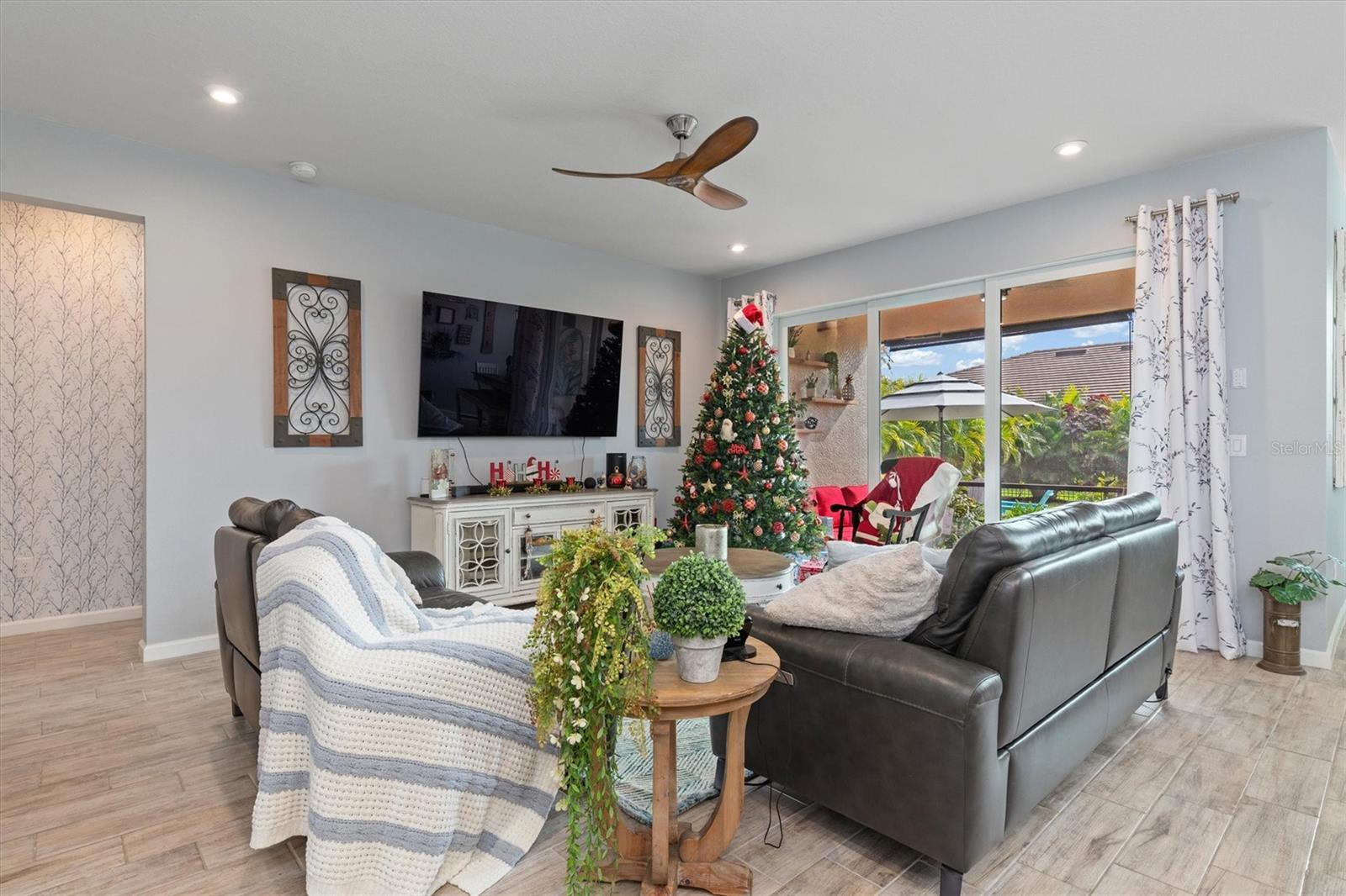 Image 12 of 90 For 11819 Sistine Lane