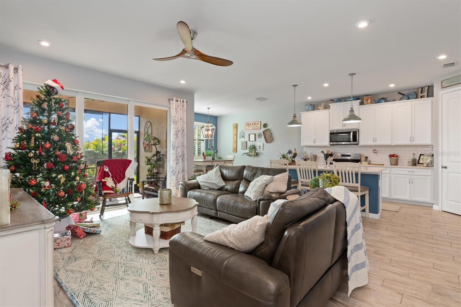 Image 13 of 90 For 11819 Sistine Lane