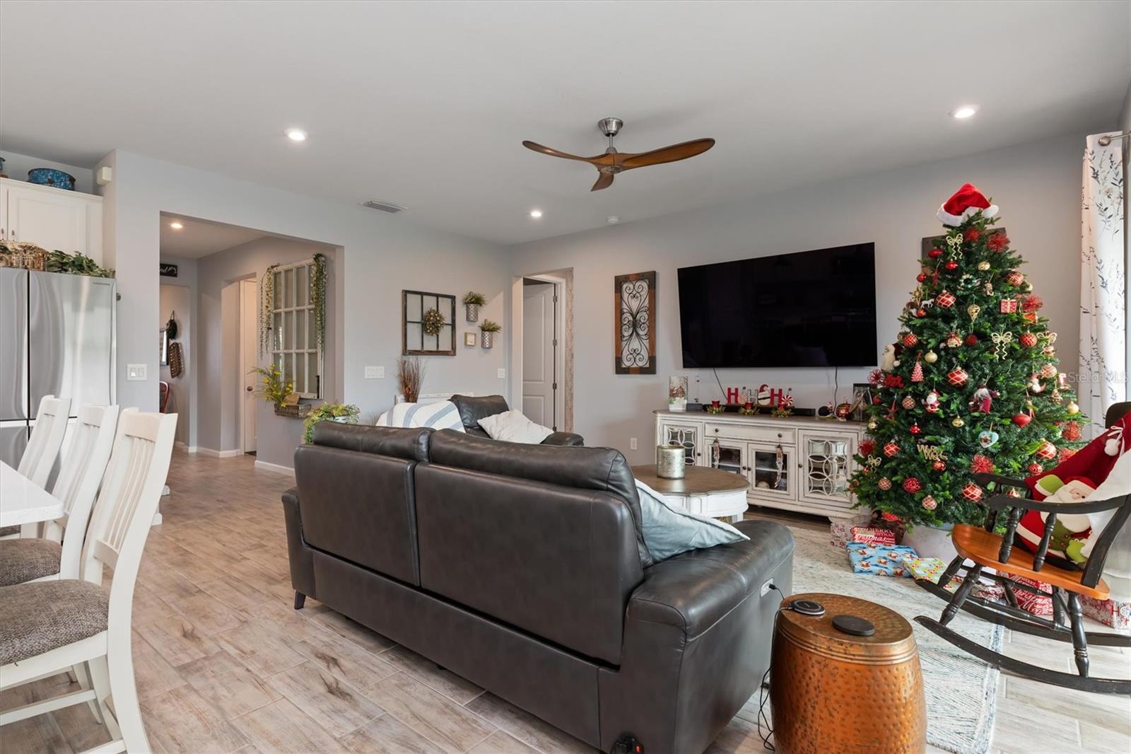 Image 14 of 90 For 11819 Sistine Lane