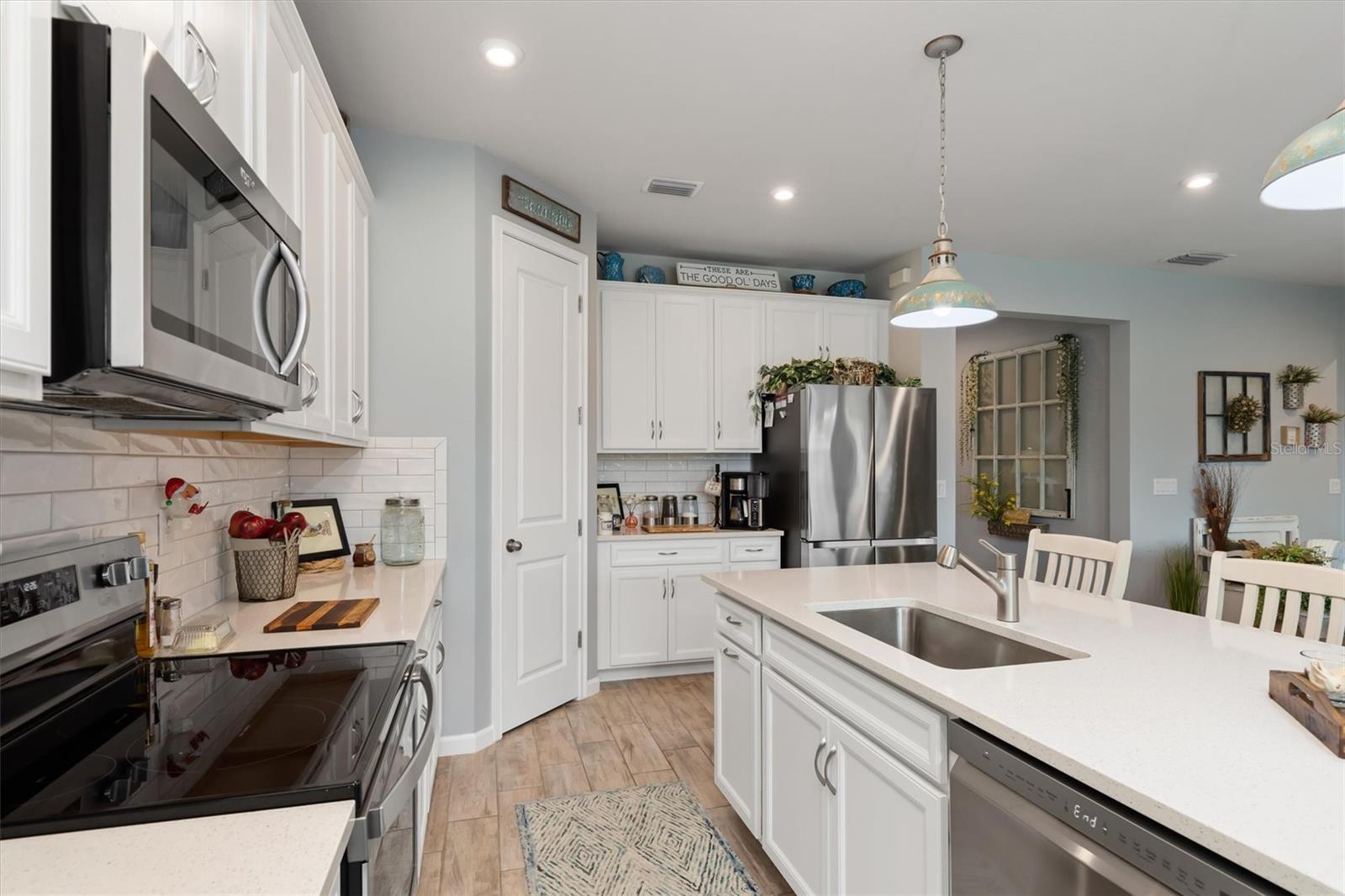 Image 16 of 90 For 11819 Sistine Lane