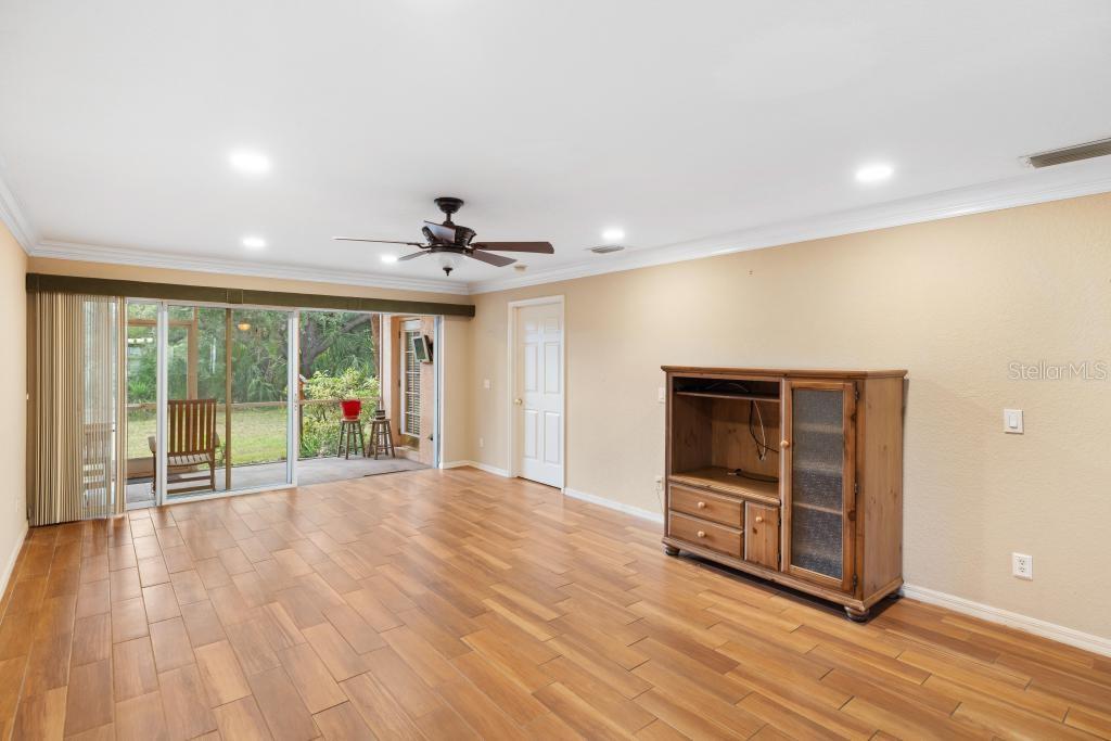 Image 12 of 46 For 19310 Water Oak Drive 103