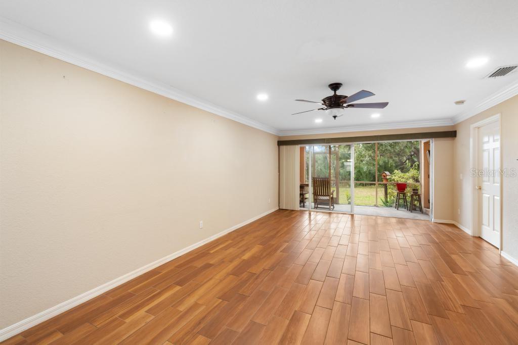 Image 14 of 46 For 19310 Water Oak Drive 103