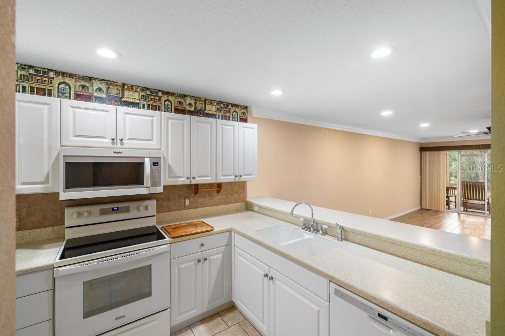 Image 16 of 46 For 19310 Water Oak Drive 103