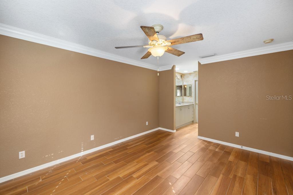 Image 22 of 46 For 19310 Water Oak Drive 103