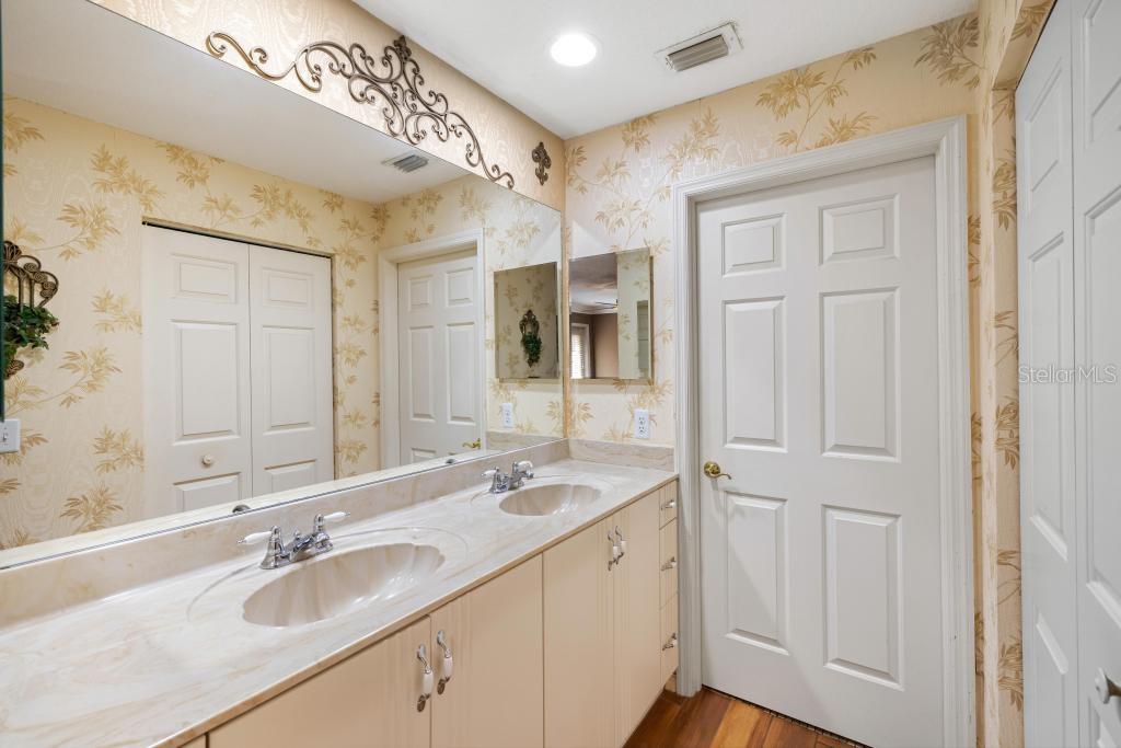 Image 23 of 46 For 19310 Water Oak Drive 103