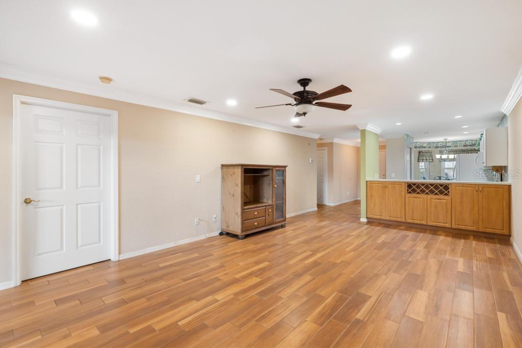 Image 9 of 46 For 19310 Water Oak Drive 103