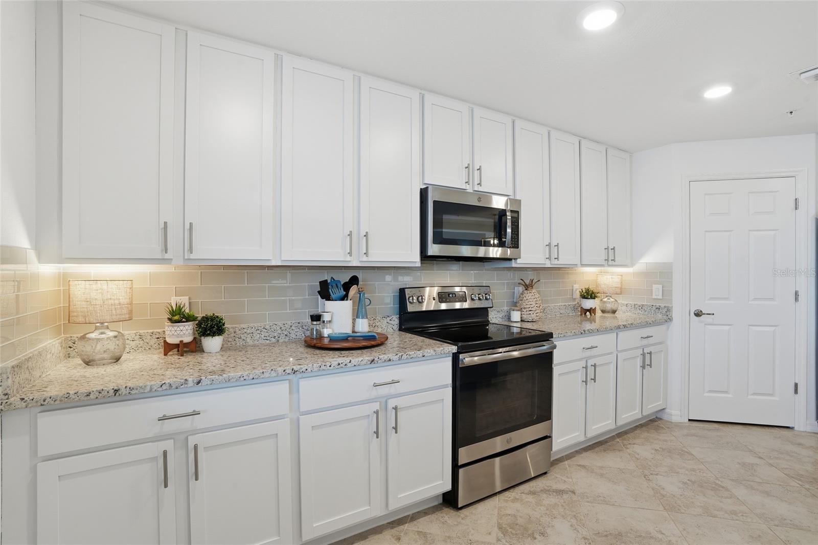 Image 7 of 60 For 14033 Black Beauty Drive 512