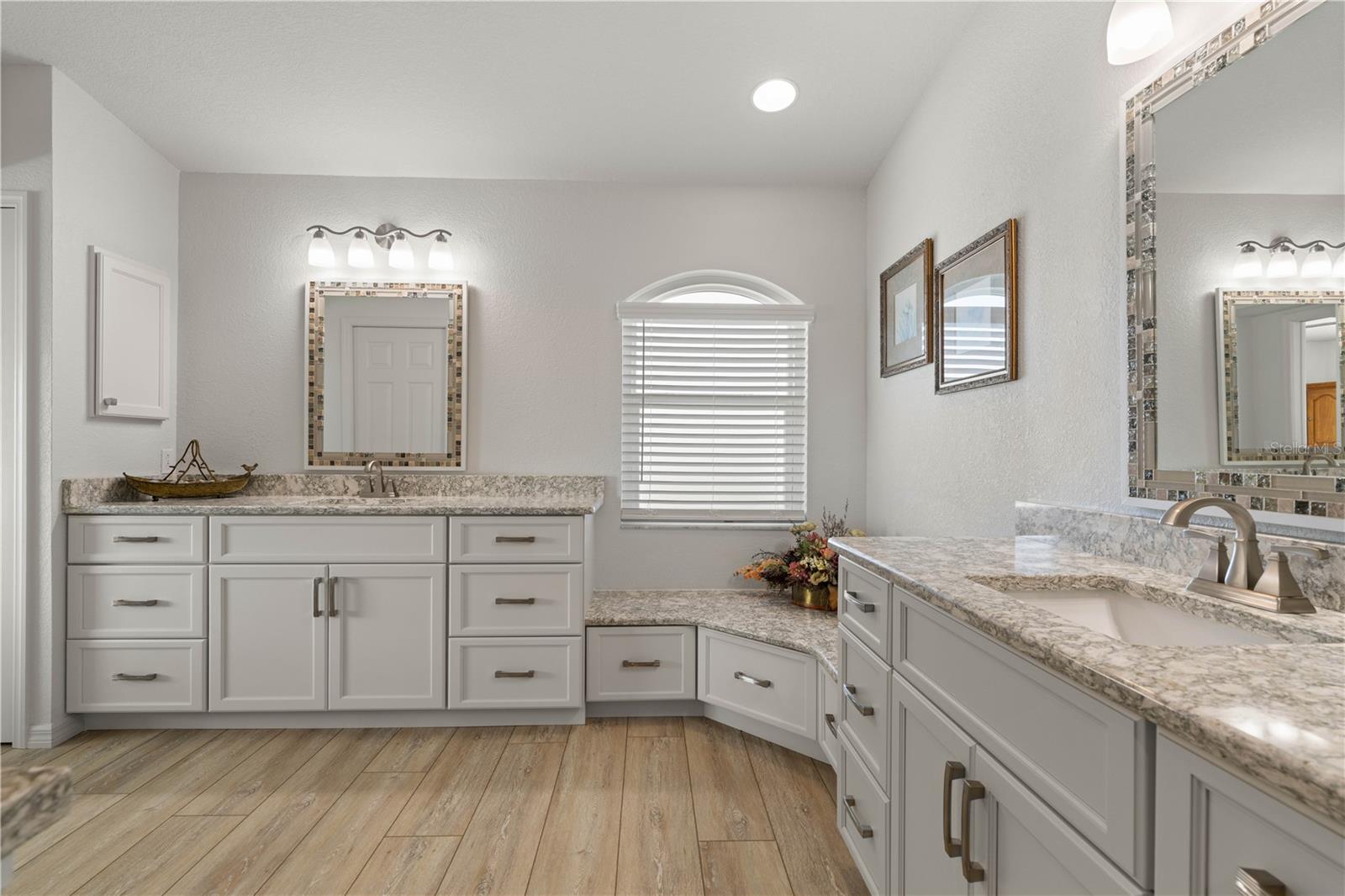 Image 39 of 75 For 24377 Treasure Island Boulevard