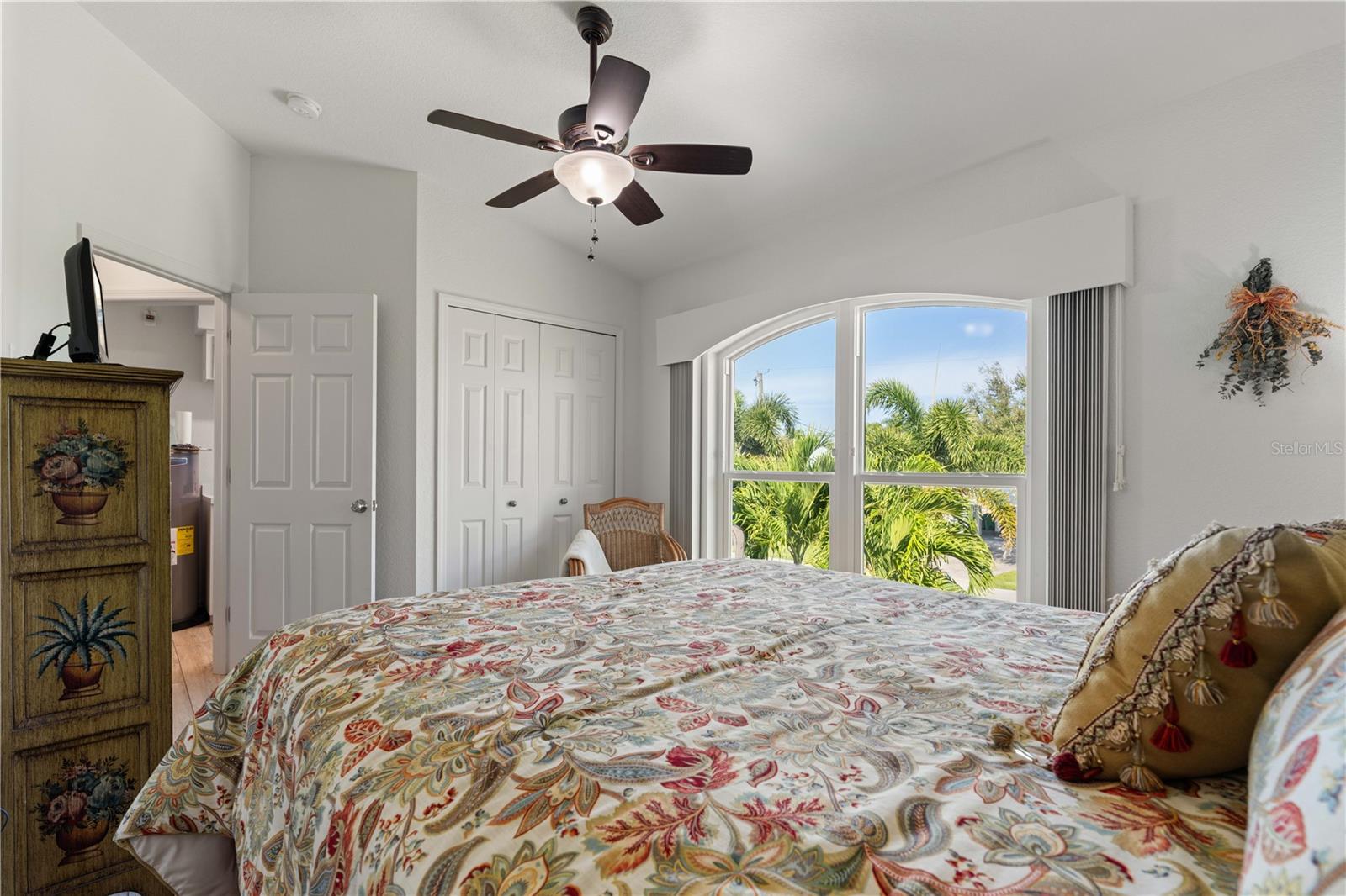 Image 42 of 75 For 24377 Treasure Island Boulevard