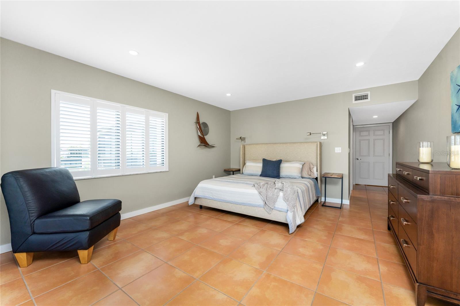 Image 29 of 79 For 3230 South Shore Drive 33b