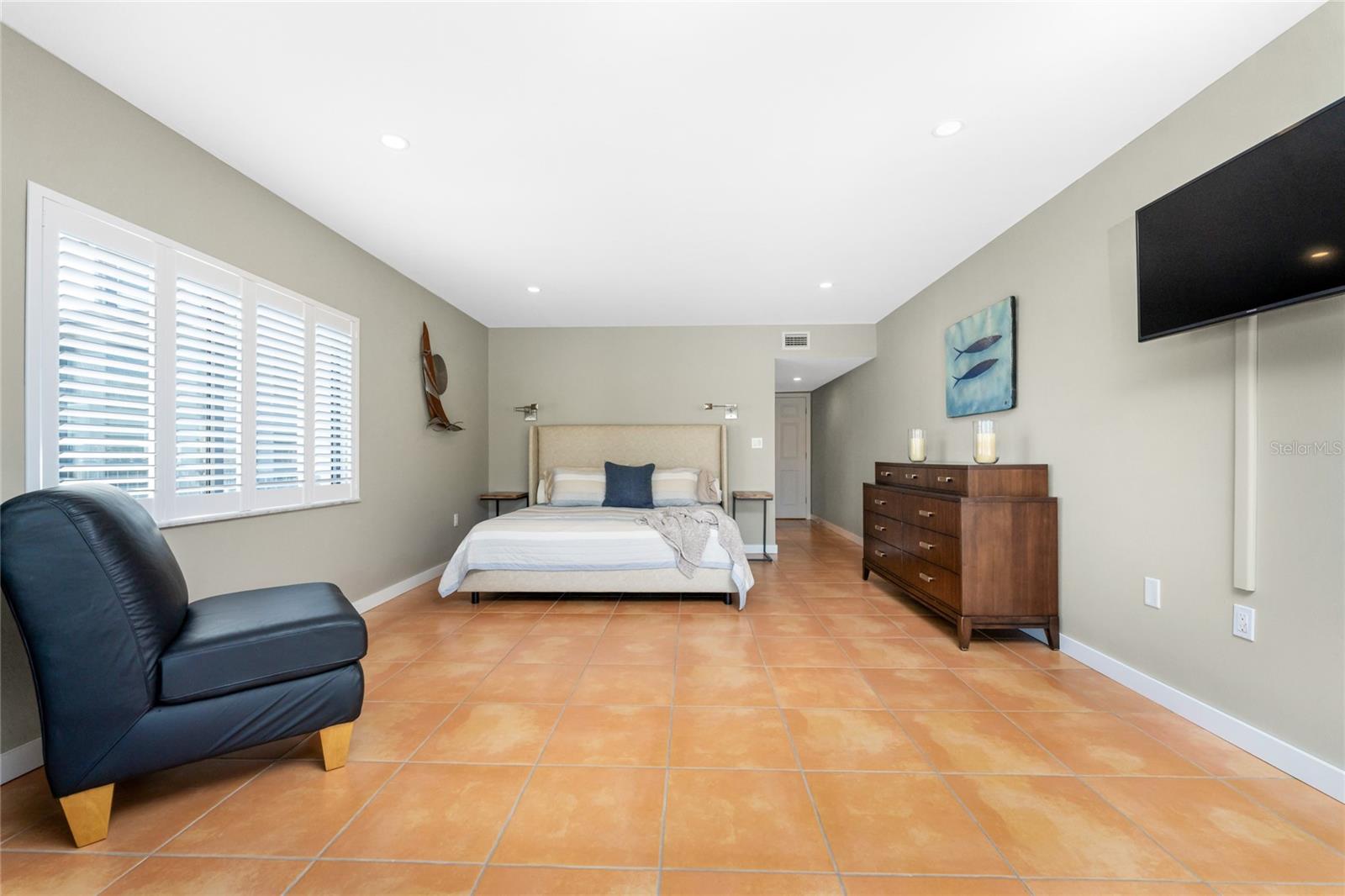 Image 30 of 79 For 3230 South Shore Drive 33b