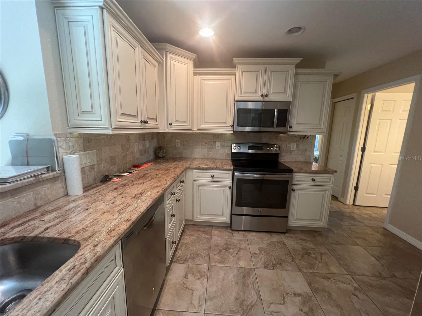 Image 7 of 36 For 12660 Lakeside Drive