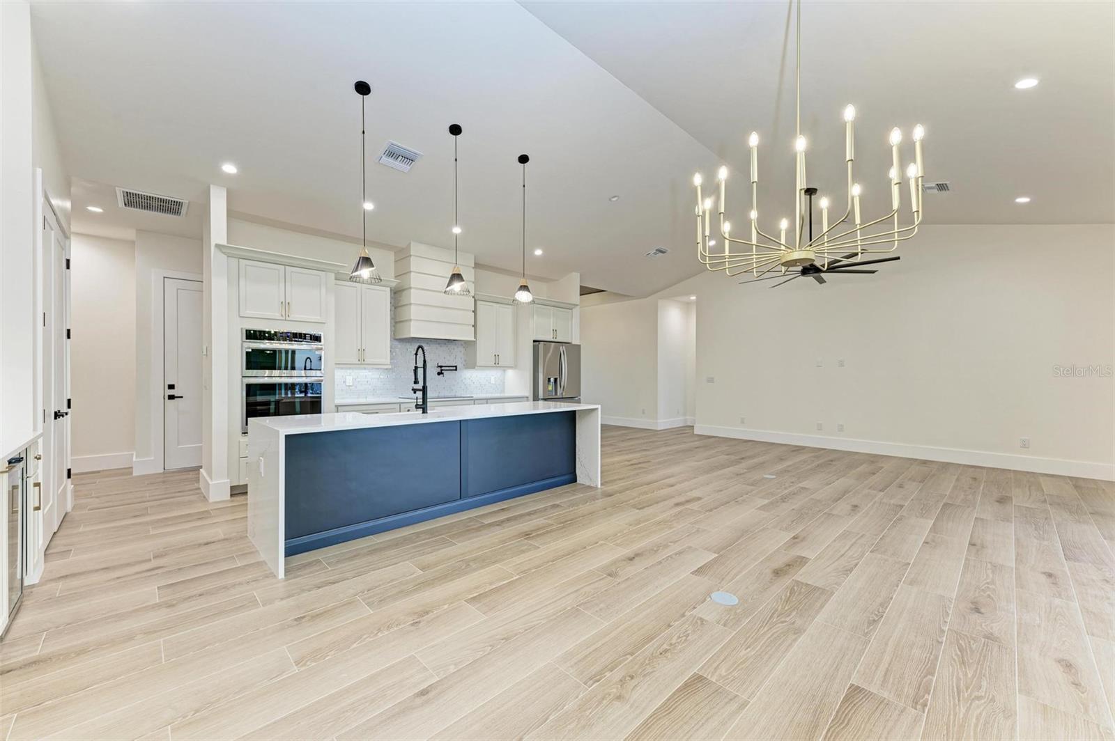 Image 14 of 61 For 6100 Riverside Drive