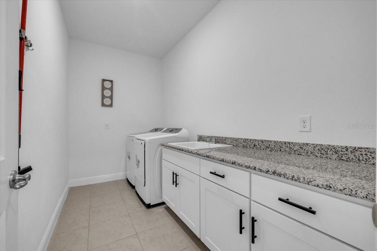 Image 24 of 44 For 2833 Gleason Parkway