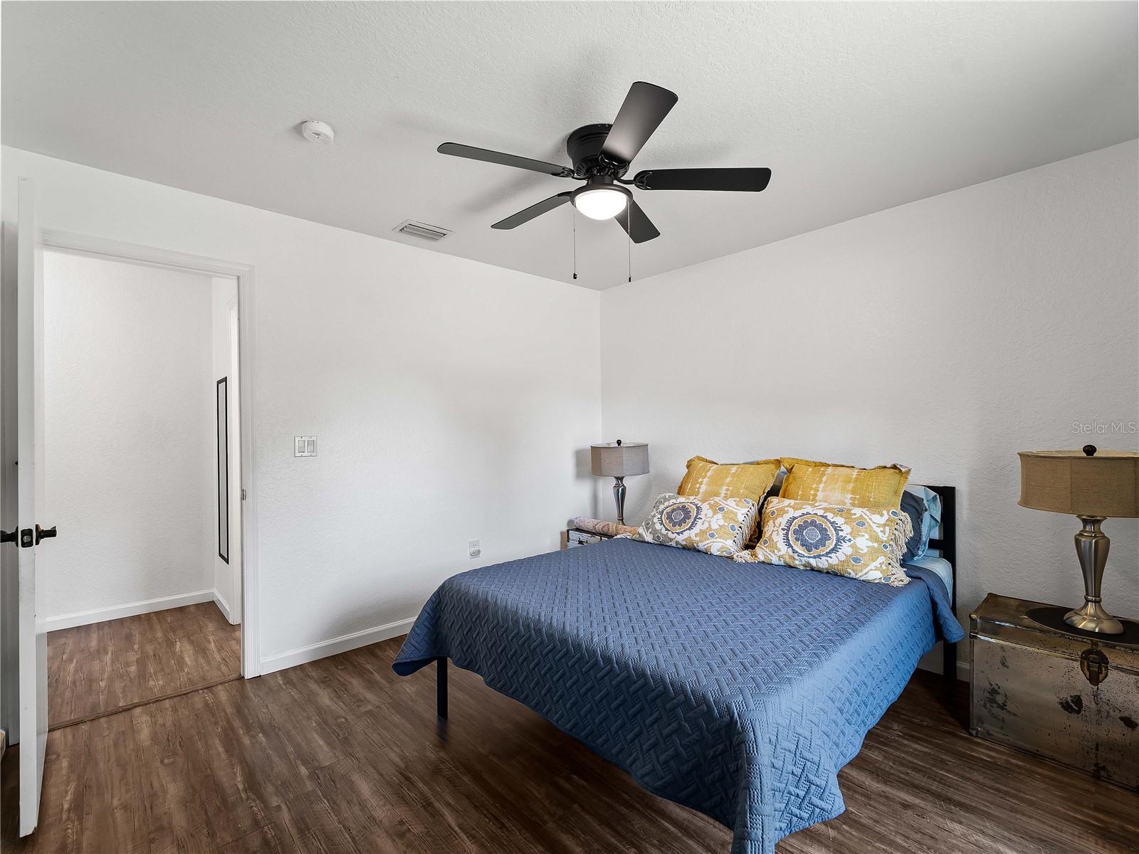 Image 11 of 52 For 780 Haleybury Street