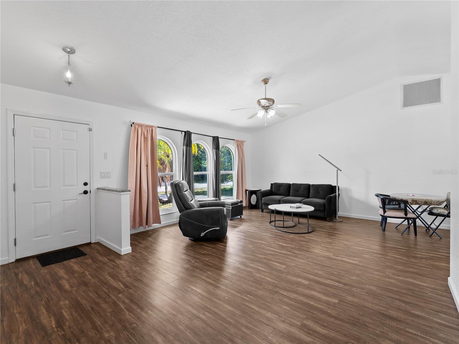 Image 17 of 52 For 780 Haleybury Street