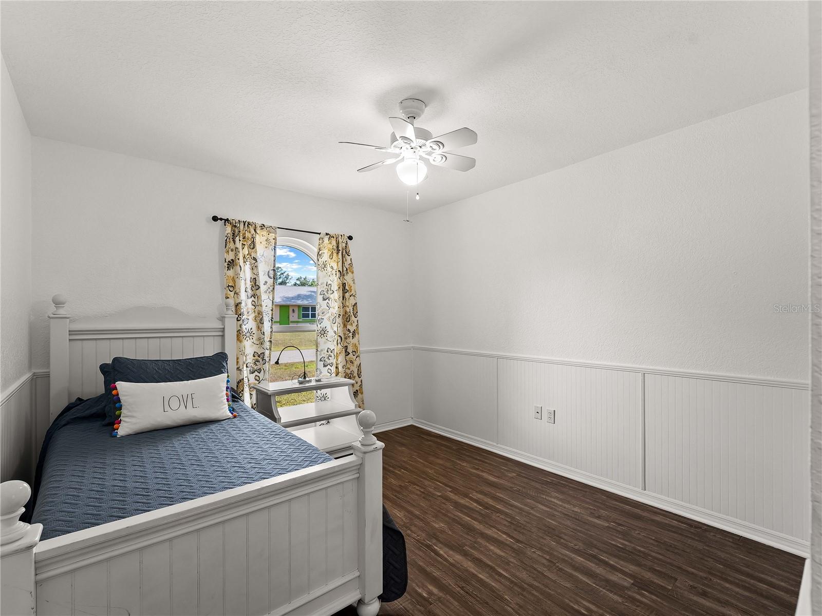 Image 4 of 52 For 780 Haleybury Street