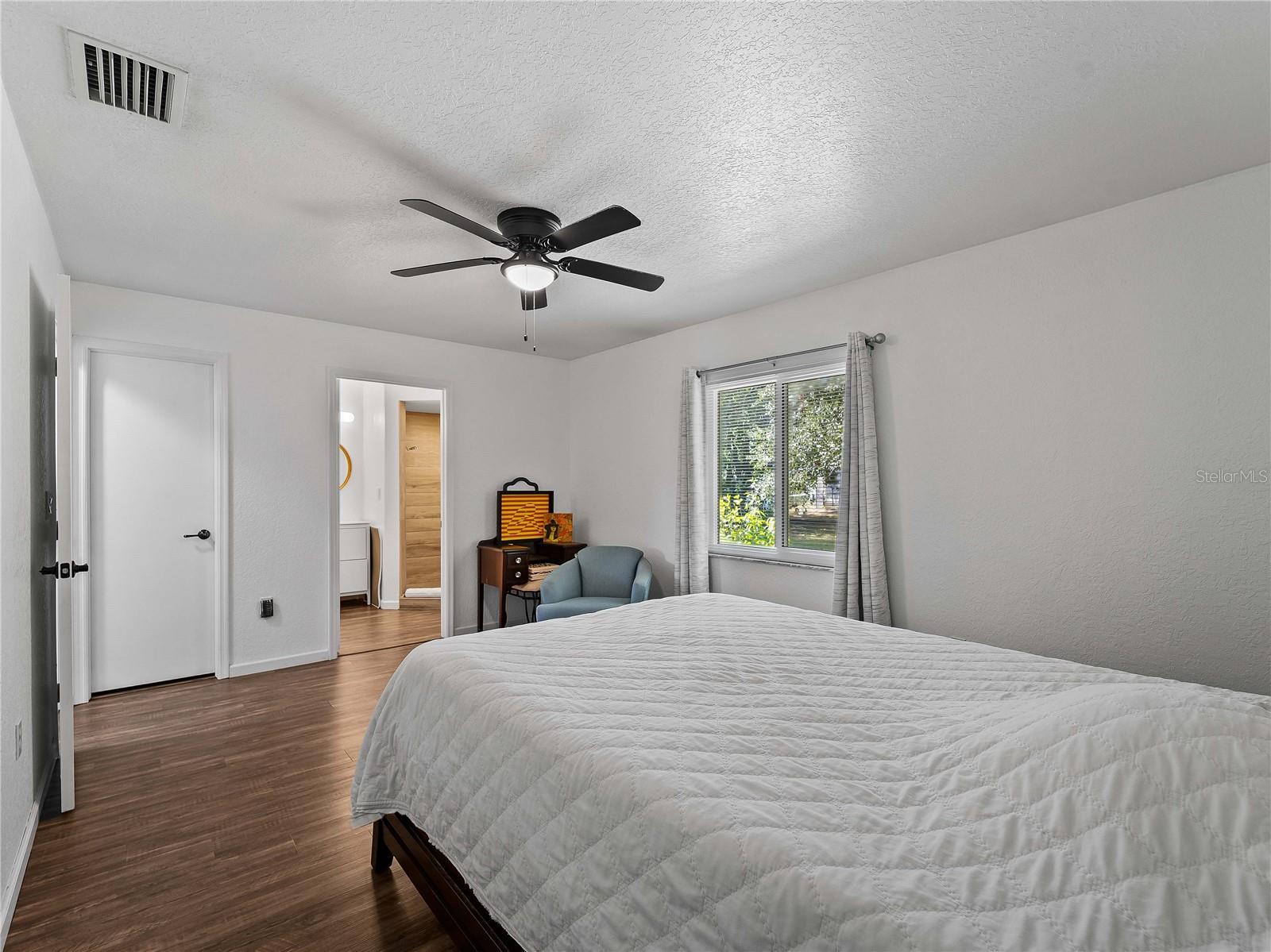 Image 7 of 52 For 780 Haleybury Street