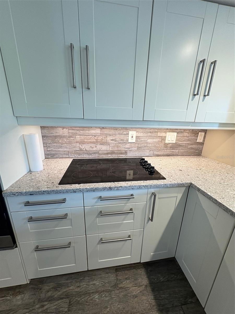 Image 23 of 55 For 947 Shasta Road